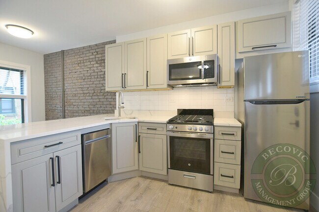 Foto del edificio - 7742 N Eastlake Terrace
