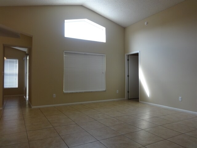 Foto del edificio - 96 Knights Hollow Dr