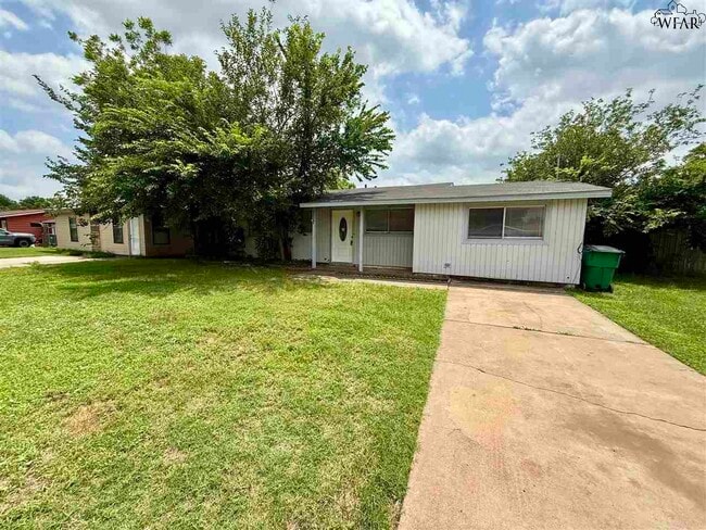 Building Photo - 117 W Garden Dr