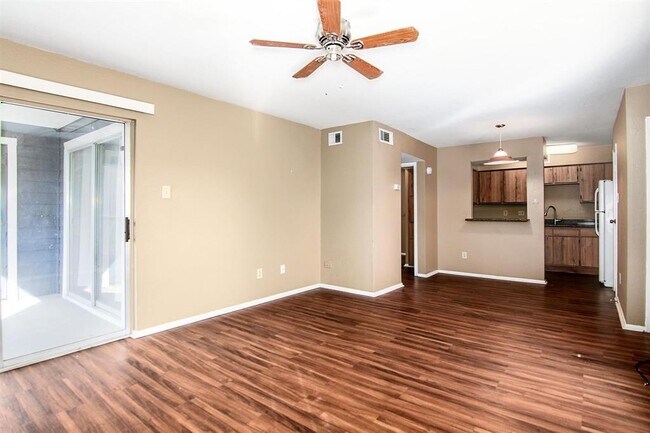 Foto del edificio - 18511 Egret Bay Blvd