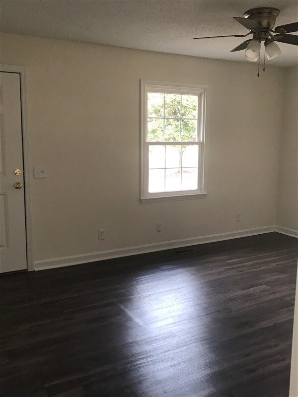 Foto del edificio - 86 Stewart Town Rd