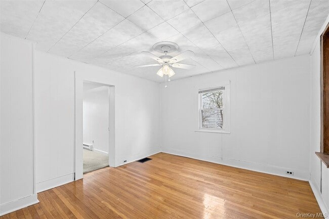 Building Photo - 15 Robinson St