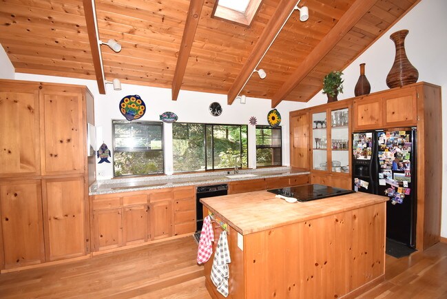 Foto del edificio - 13885 Peardale Ln