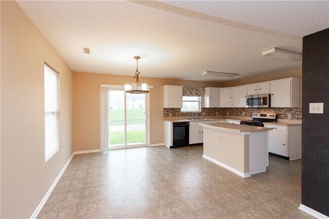 Foto del edificio - 8104 Crackling Ln