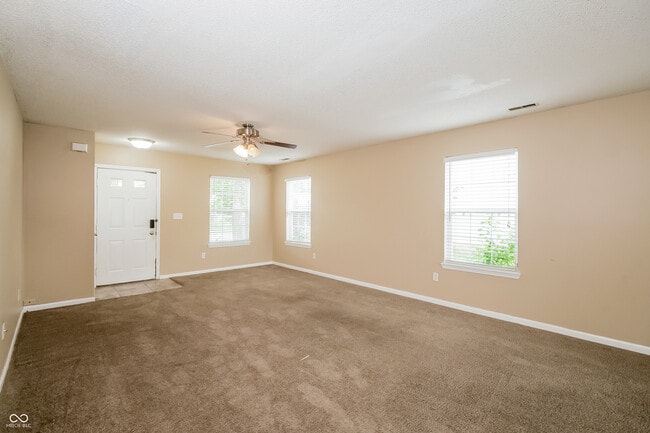 Foto del edificio - 1903 Windy Hl Ln