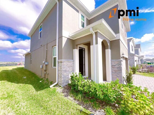 Building Photo - "Stunning 4-Bed Home with 2.5 Baths & Spac...