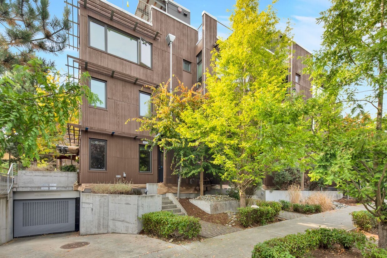 Primary Photo - Freemont Gorgeous 2 Bedroom plus Office - ...