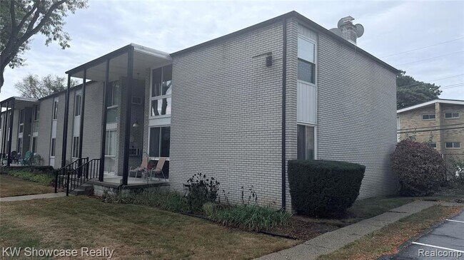 Foto del edificio - 4030 W 13 Mile Rd