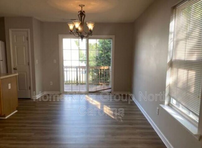 Foto del edificio - 8 Collinswood Ct