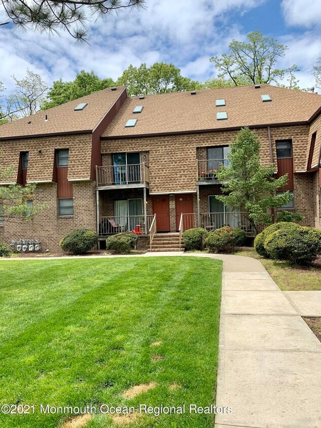 12 Ginger Ct, Eatontown, NJ 07724 Condo for Rent in Eatontown, NJ