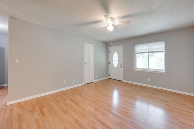 Building Photo - 1208 Gadd Rd