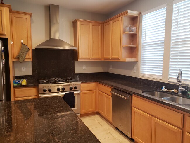 Kitchen - 200 Colner Cir