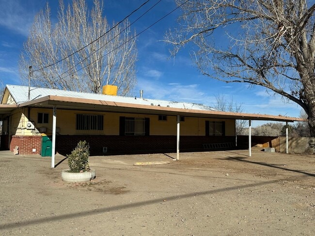 Foto del edificio - 3 Bedroom 2 Bathroom Top Level Duplex available for rent in Aztec, NM