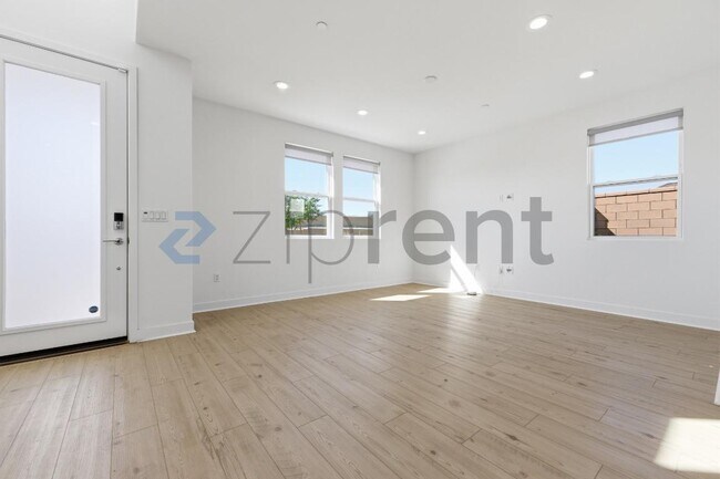 Building Photo - Unit