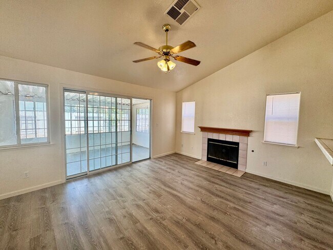 Building Photo - 4 Bedroom, 2 Bath Home with NEW UDGRADES A...