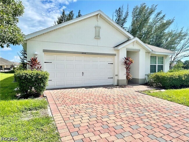 Foto del edificio - 604 SW 26th St