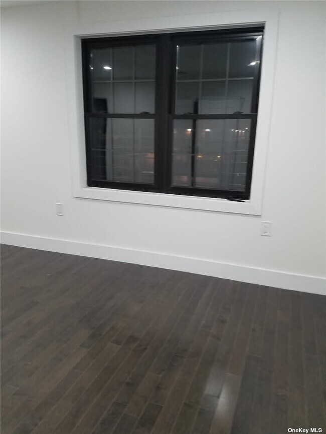 Building Photo - 92-05-92-25 25th Ave