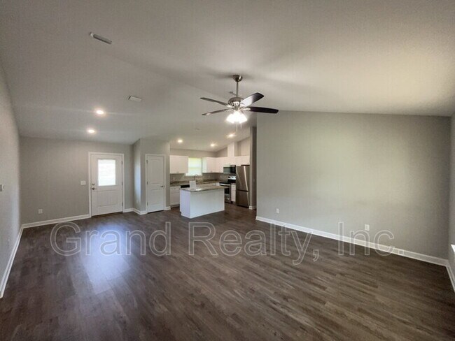 Foto del edificio - 4010 Roxies Ln