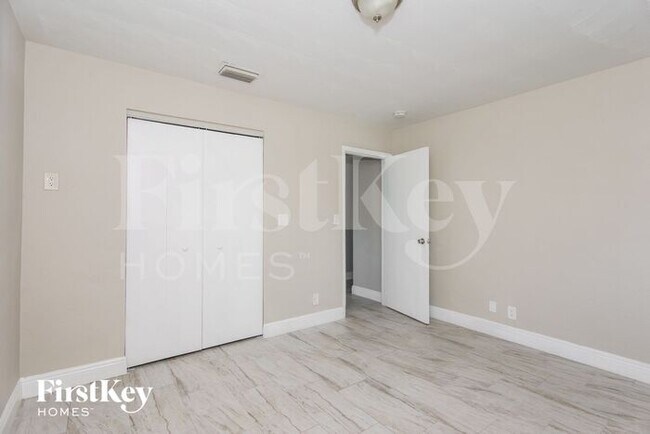 Building Photo - 1524 NE 31st Ct