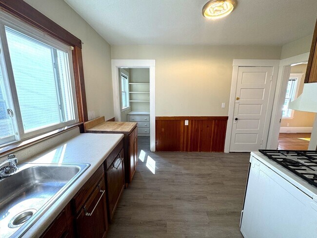 Foto del edificio - 20 Hunnewell Ave