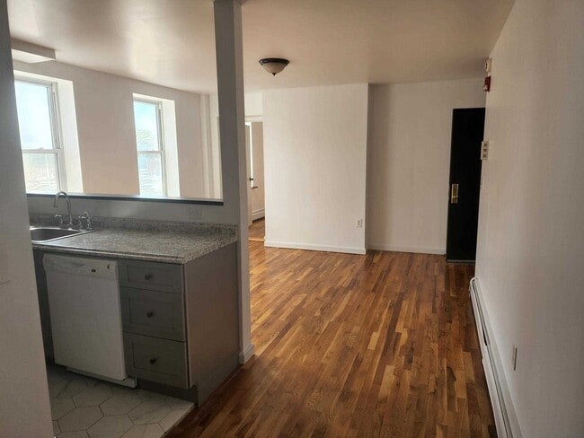 Building Photo - 26 Academy St