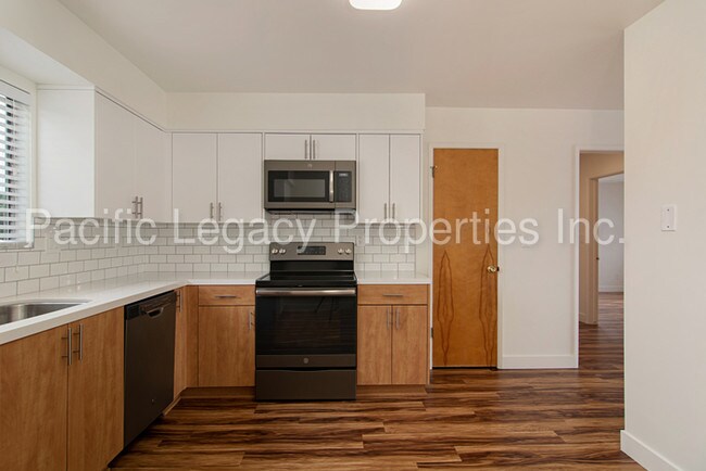 Building Photo - 228 Twin Oaks Ave