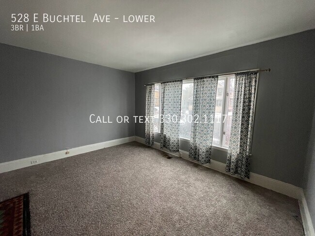 Foto del edificio - Two bedroom one bathroom first level apart...