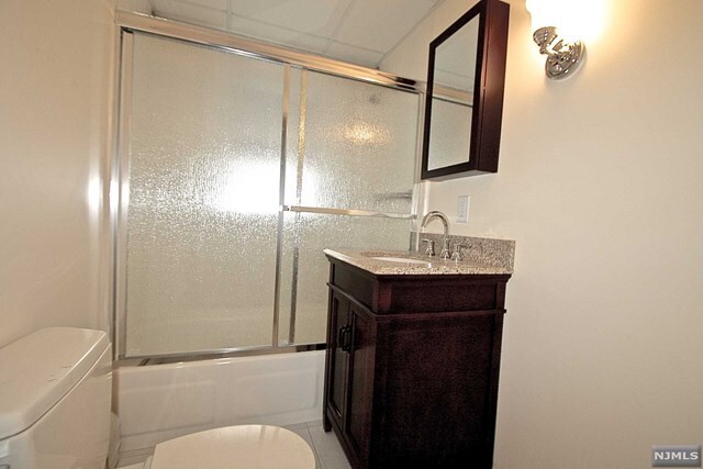Foto del edificio - 13-38-38 4th St