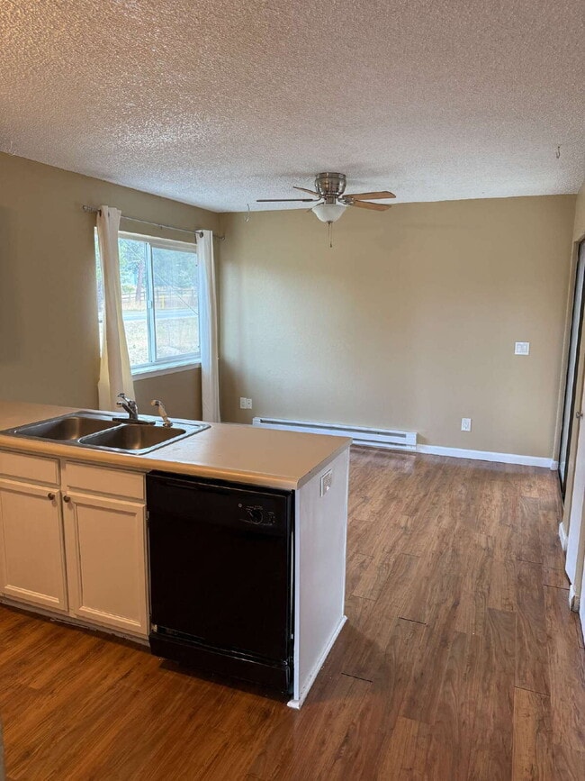 Foto del edificio - Newly Updated 2 Bedroom 1 Bath Condo Close to Downtown Elizabeth!