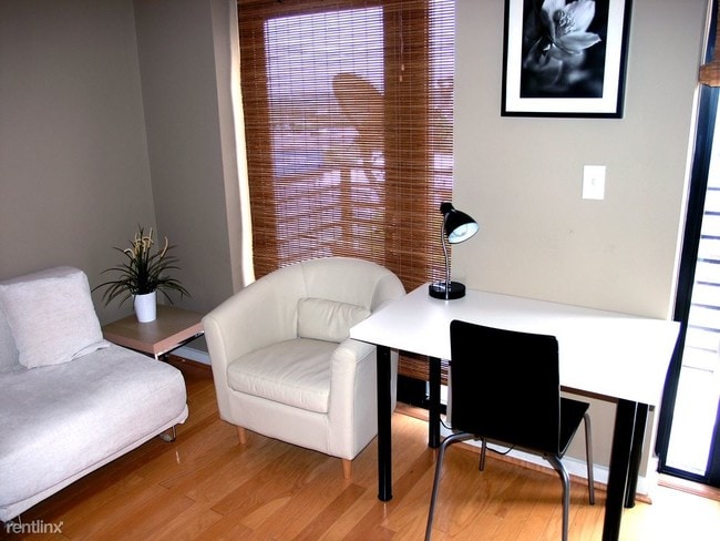Building Photo - Studio, 1 bath  - 420 I St