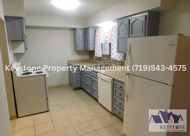 Foto del edificio - 879 S Bellflower Dr