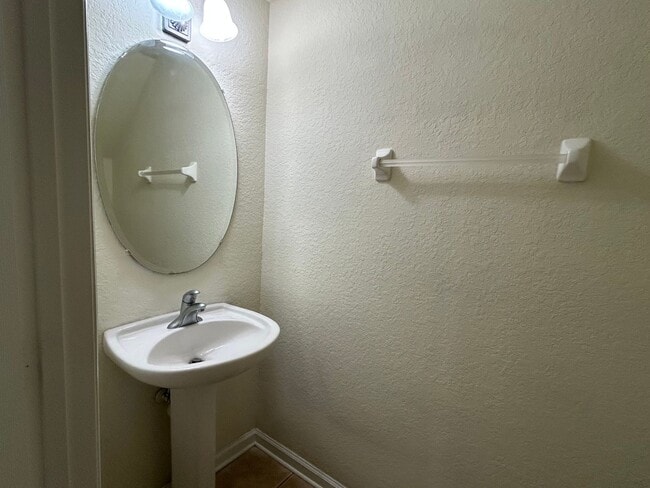 Foto del edificio - STONEBRIDGE LAKES 3 bed 2 1/2 bath