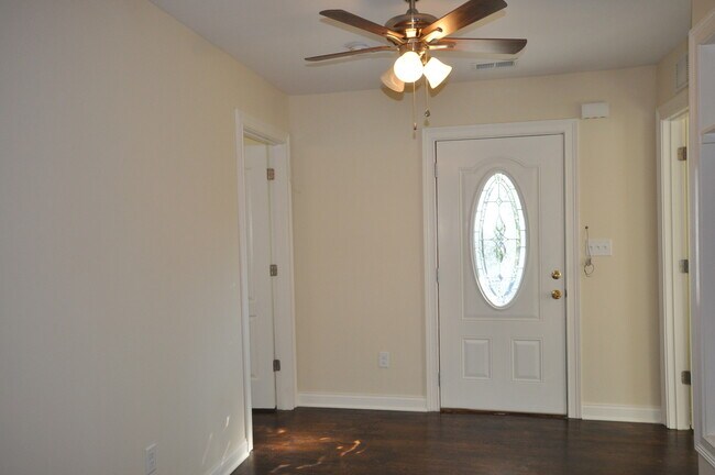 Foto del edificio - Now Pre-Leasing for Fall Semester 2026