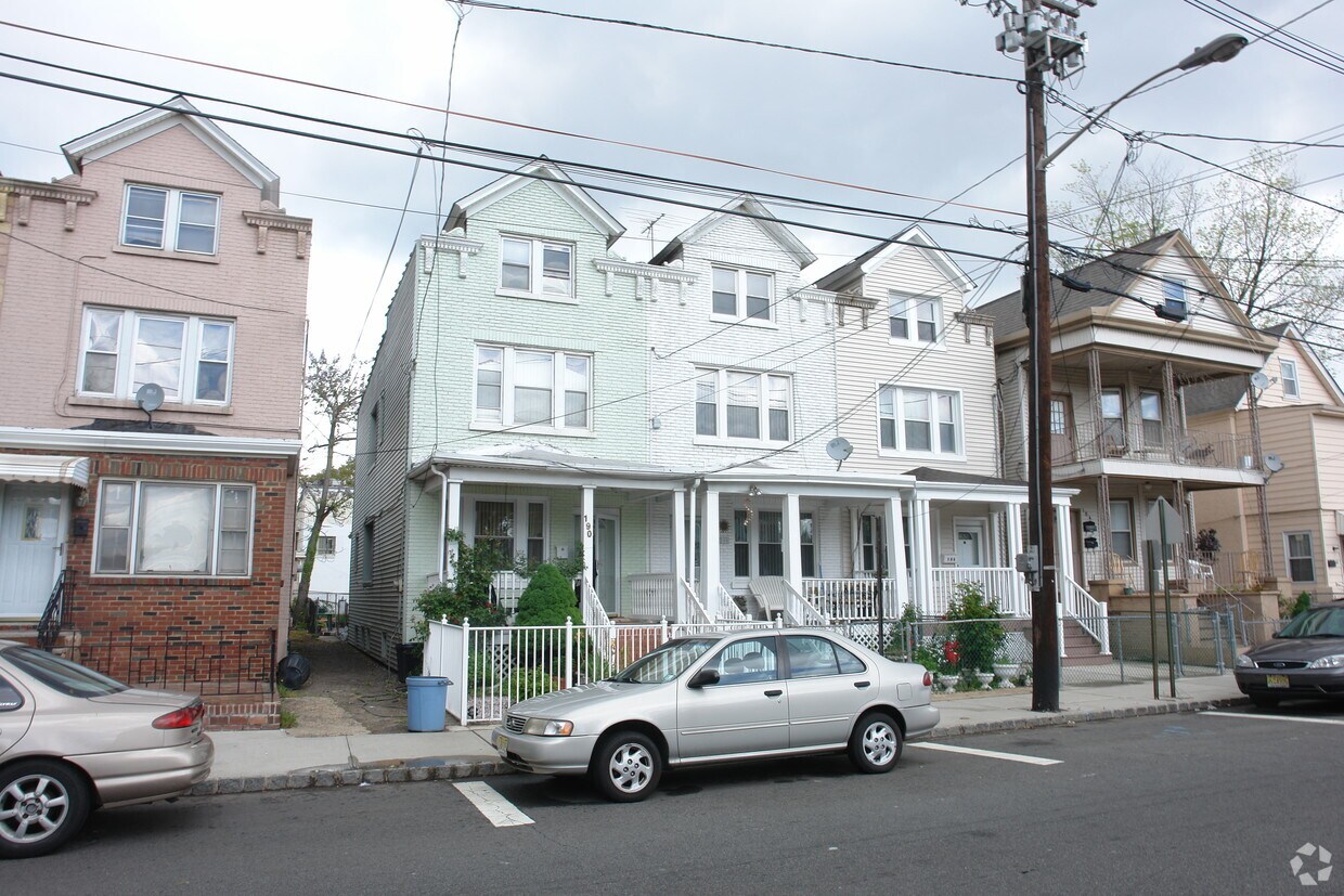 Primary Photo - 186-190 Lewis St