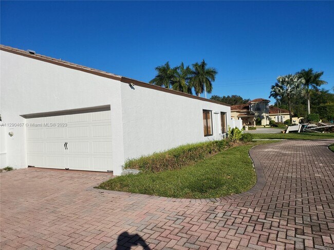 Building Photo - 8435 SW 76th Terrace