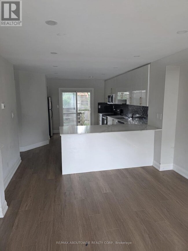 Building Photo - 110 Beach Rd