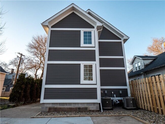 Foto del edificio - 3109 Hancock Ave