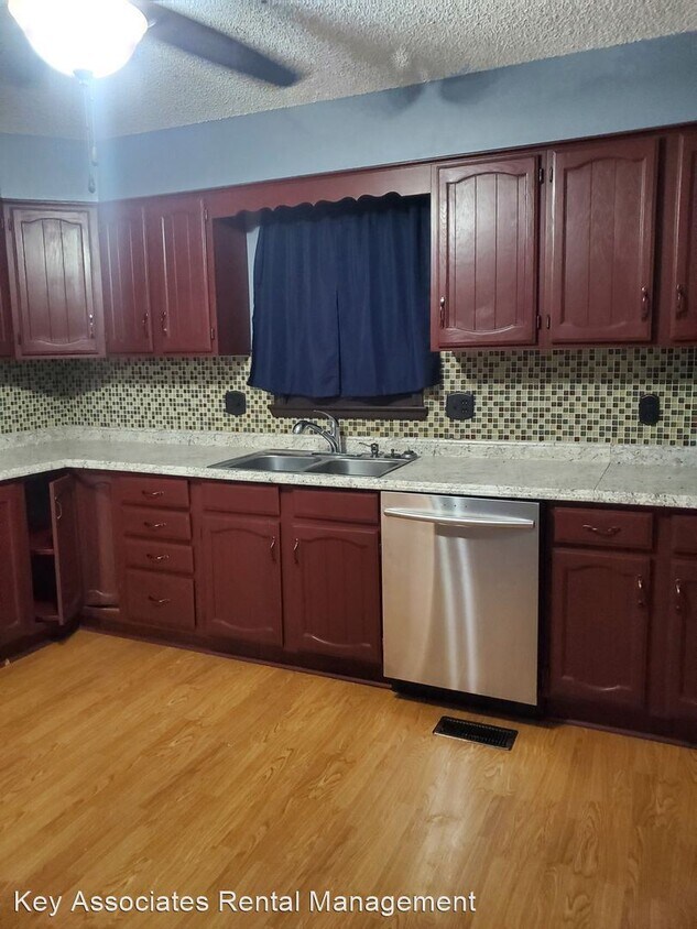 Primary Photo - 3 br, 2.5 bath House - 2122 NW Kendall