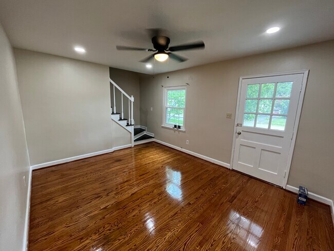 Building Photo - 4023 Valley View Dr