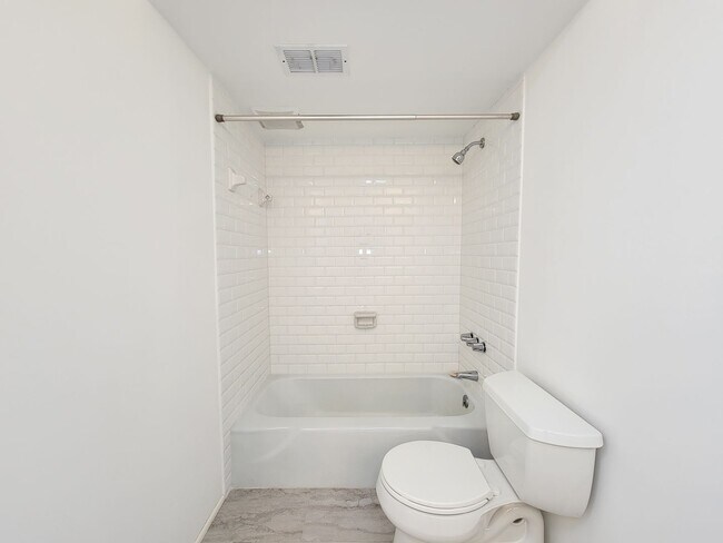 Building Photo - Stylish Townhouse in Prime Location – Walk to Whole Foods, Shops & Dining!