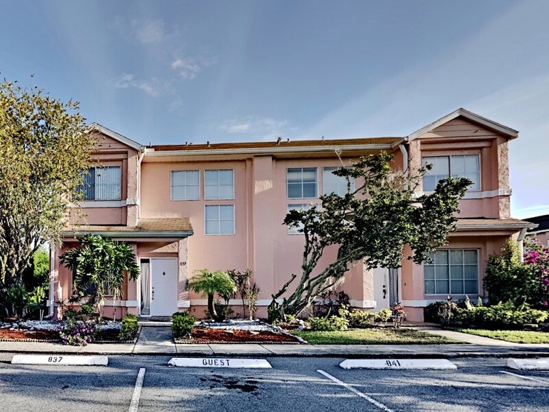 Foto principal - 837 Monopoly Ct