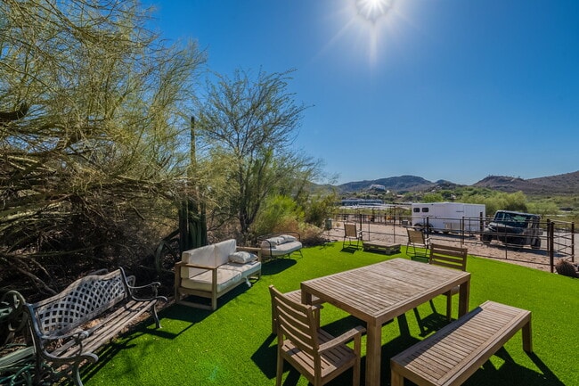 Building Photo - 1902 E Cortez St