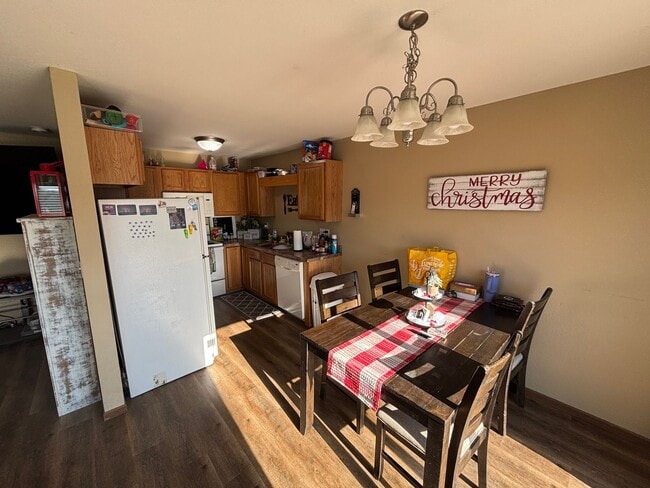 Foto del edificio - Pre Leasing for 2026-2027 School Year!