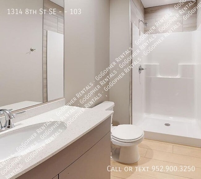 Building Photo - 6 Bedroom Dinkytown Townhome Available 9/1!