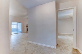 Building Photo - 10703 Highland Woods Dr
