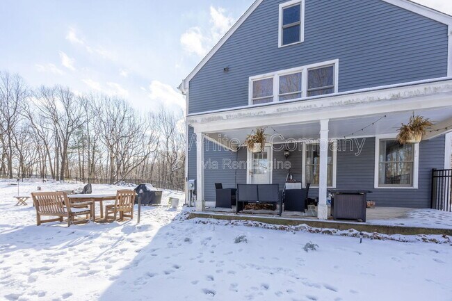 Foto del edificio - 27 Saw Mill Rd