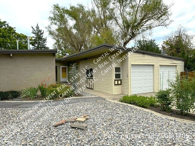 Building Photo - 389 E Meadow Rd