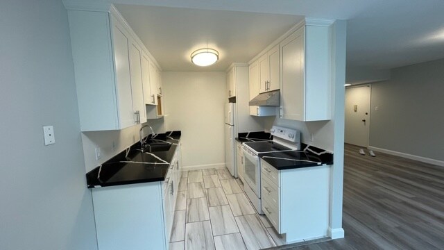 Building Photo - 1115 Village Dr