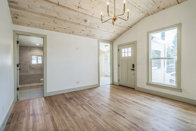 Building Photo - 937 Las Juntas St