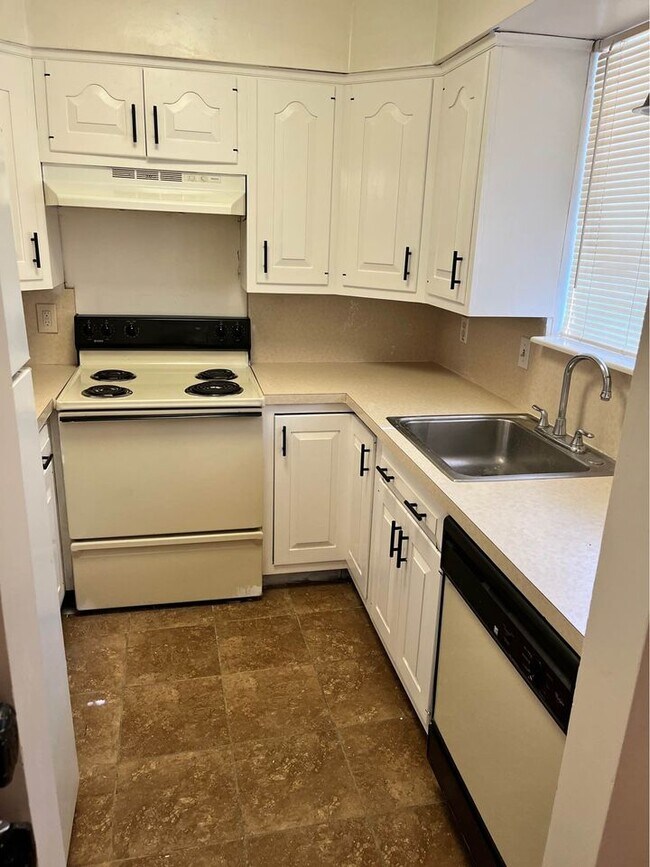 Foto del edificio - 1200 Bretta St